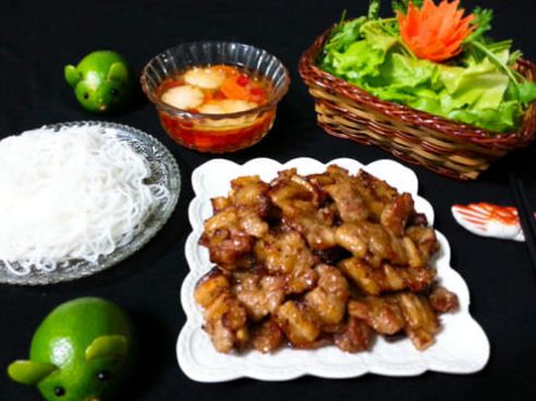 Bun-thit-nuong-rice-vermicelli-noodle-with-grilled-pork-Saigon-1